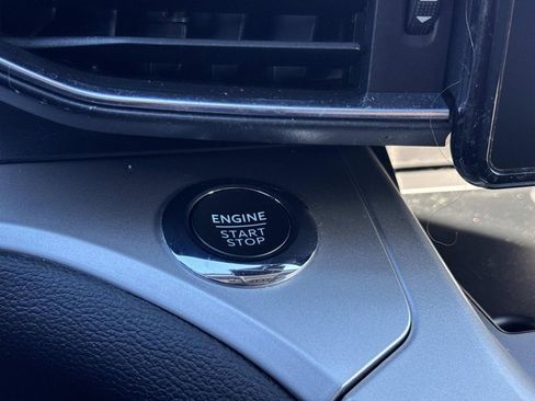 Used 2022 Ford Explorer XLT w/ Equipment Group 202A image 28