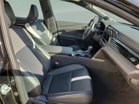 Used 2025 Toyota Camry SE FWD image 18