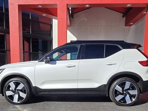 Used 2023 Volvo XC40 Recharge Ultimate image 5