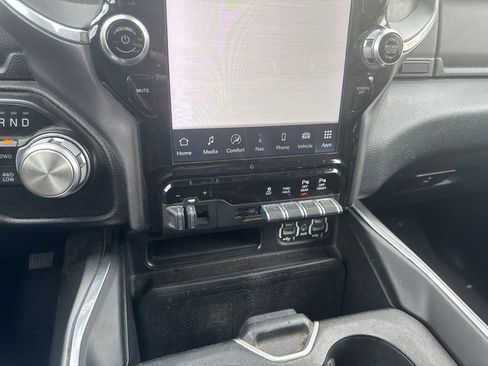 Used 2022 RAM 1500 Laramie AWD/4WD image 15