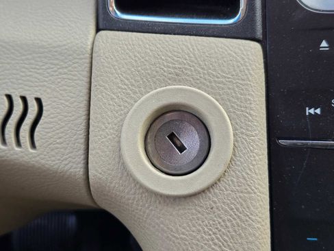 Used 2014 Ford Taurus SEL w/ Equipment Group 201A image 16