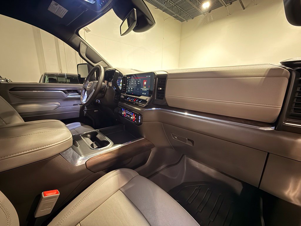 Used 2024 GMC Sierra 2500 SLT w/ SLT Premium Package AWD/4WD image 32