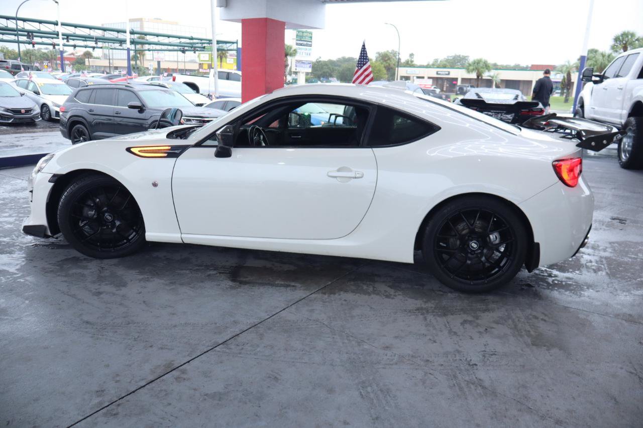 Used 2017 Toyota 86 RWD image 10