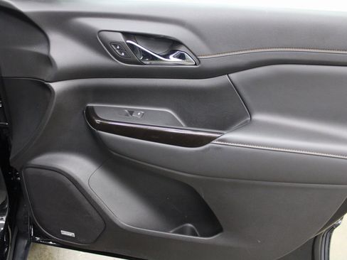 Used 2023 GMC Acadia AT4 image 35