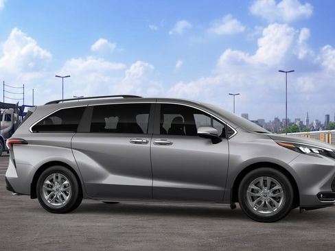 New 2026 Toyota Sienna XLE FWD image 15