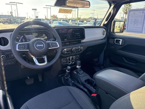 Certified 2025 Jeep Wrangler Unlimited Sahara w/ Safety Group image 19