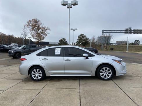 Used 2020 Toyota Corolla LE image 12
