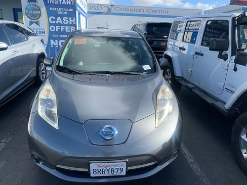 Used 2015 Nissan Leaf SL w/ Premium Package image 4