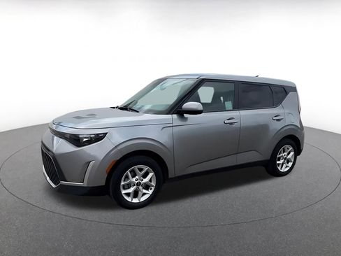 Used 2025 Kia Soul LX w/ LX Technology Package FWD image 8