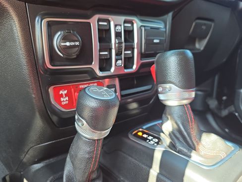 Used 2020 Jeep Wrangler Unlimited Rubicon AWD/4WD image 32