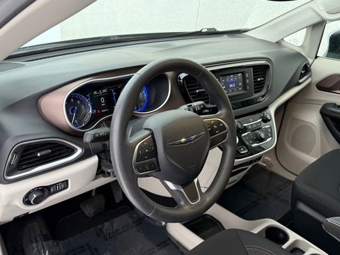 Used 2017 Chrysler Pacifica LX w/ Tire & Wheel Group image 13