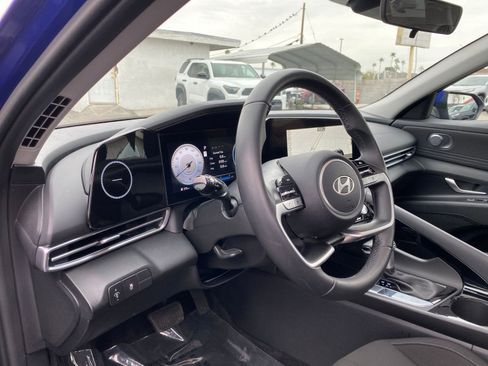 Used 2025 Hyundai Elantra SEL image 35