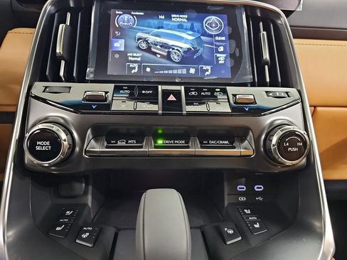 New 2026 Lexus LX 700h Luxury image 24