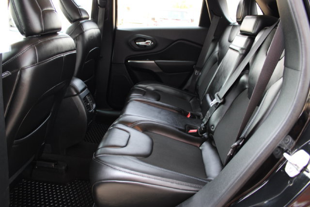 Used 2019 Jeep Cherokee Latitude Plus w/ Cold Weather Group AWD/4WD image 38