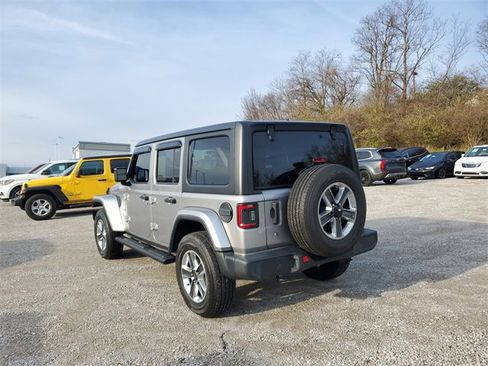 Used 2018 Jeep Wrangler Unlimited Sahara w/ Cold Weather Group image 6