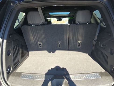 Used 2022 Chevrolet Tahoe Z71 w/ Luxury Package image 9