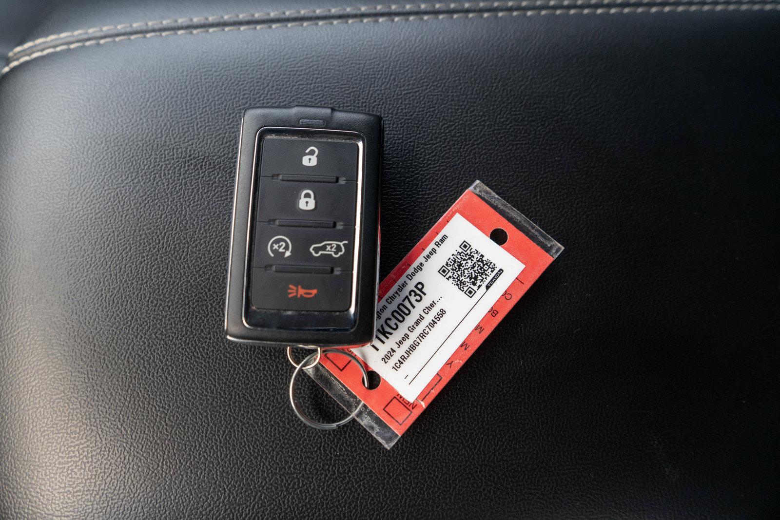Used 2024 Jeep Grand Cherokee Limited w/ Black Appearance Package AWD/4WD image 31
