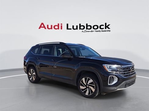 Used 2025 Volkswagen Atlas SE image 2