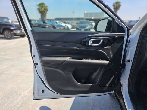 New 2026 Jeep Compass Latitude AWD/4WD image 18
