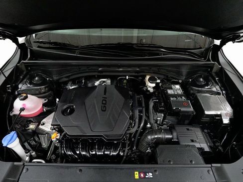 Used 2025 Kia Sorento S image 3