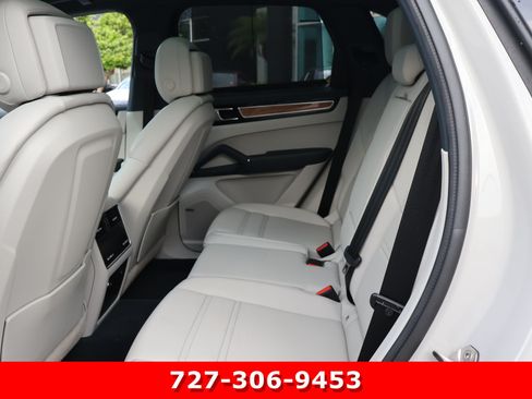 Used 2022 Porsche Cayenne AWD/4WD image 14