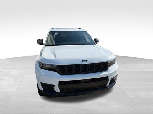 Used 2024 Jeep Grand Cherokee L Altitude AWD/4WD image 3
