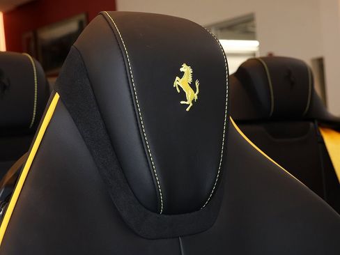 Certified 2025 Ferrari Roma Spider RWD image 32