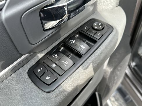 Used 2015 RAM 2500 SLT w/ Luxury Group AWD/4WD image 9