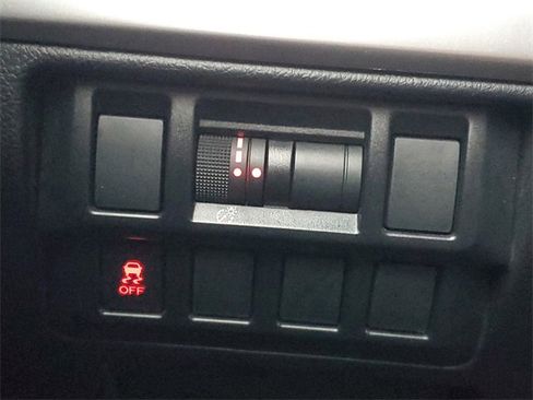 Used 2018 Subaru Outback 2.5i Premium image 19