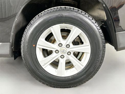 Used 2012 Toyota Highlander SE image 30