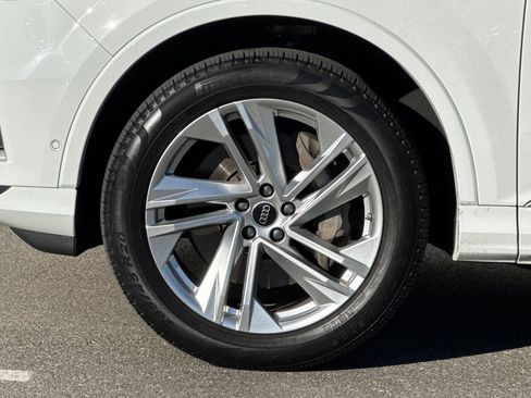 Used 2024 Audi Q7 3.0T Premium image 32