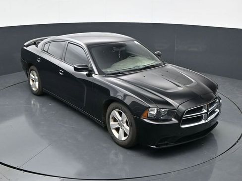 Used 2012 Dodge Charger SE RWD image 9
