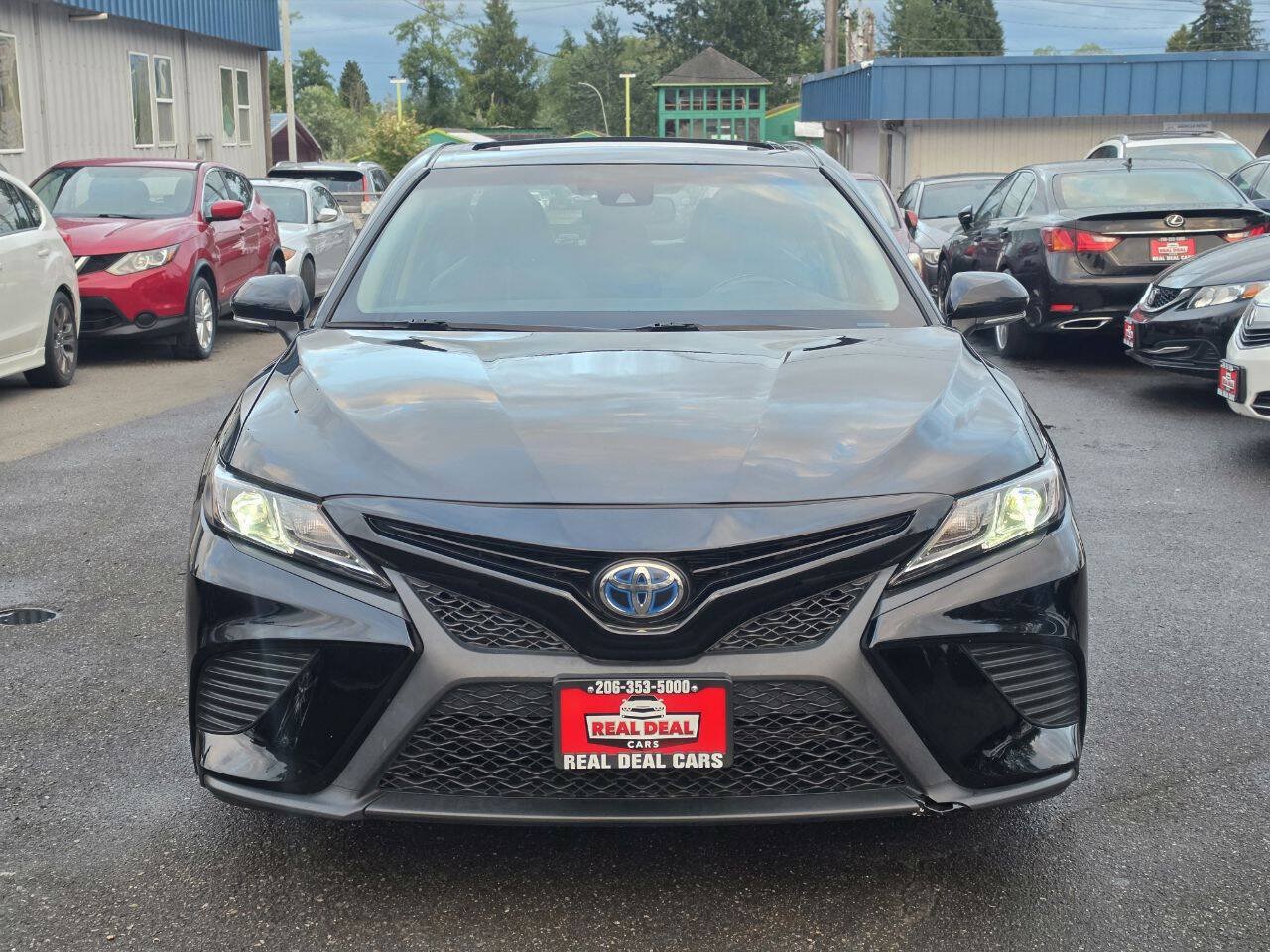 Used 2018 Toyota Camry SE FWD image 3