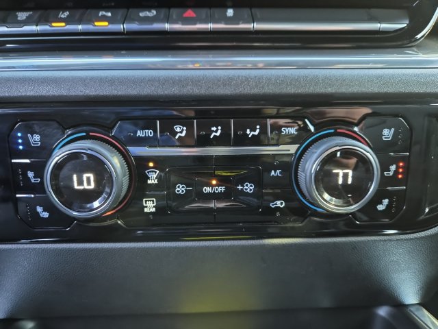 Used 2024 Chevrolet Silverado 3500 High Country AWD/4WD image 17