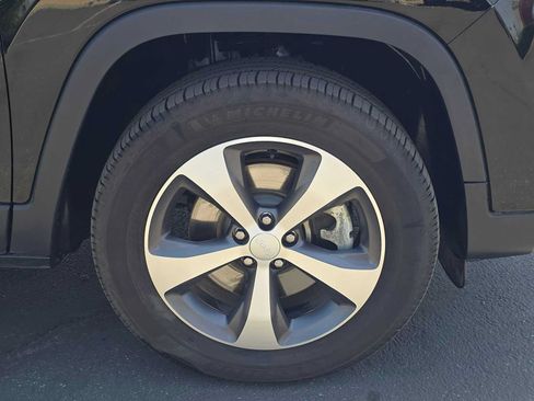 Used 2022 Jeep Cherokee Limited AWD/4WD image 9