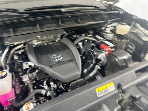Used 2024 Toyota Highlander XLE image 36