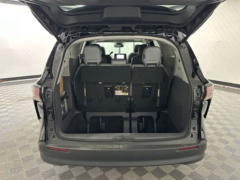 Used 2023 Toyota Sienna XLE image 19