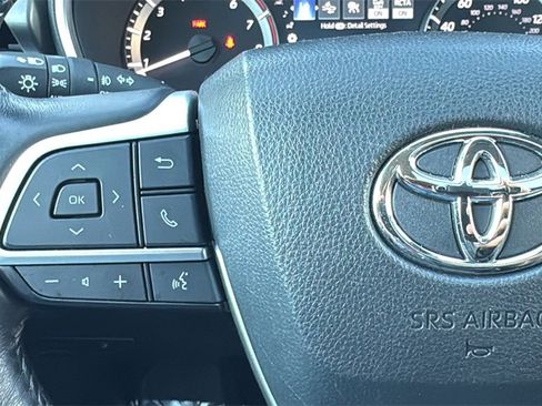 Used 2023 Toyota Highlander XLE image 31