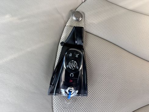 Used 2017 Buick Envision Essence FWD image 35