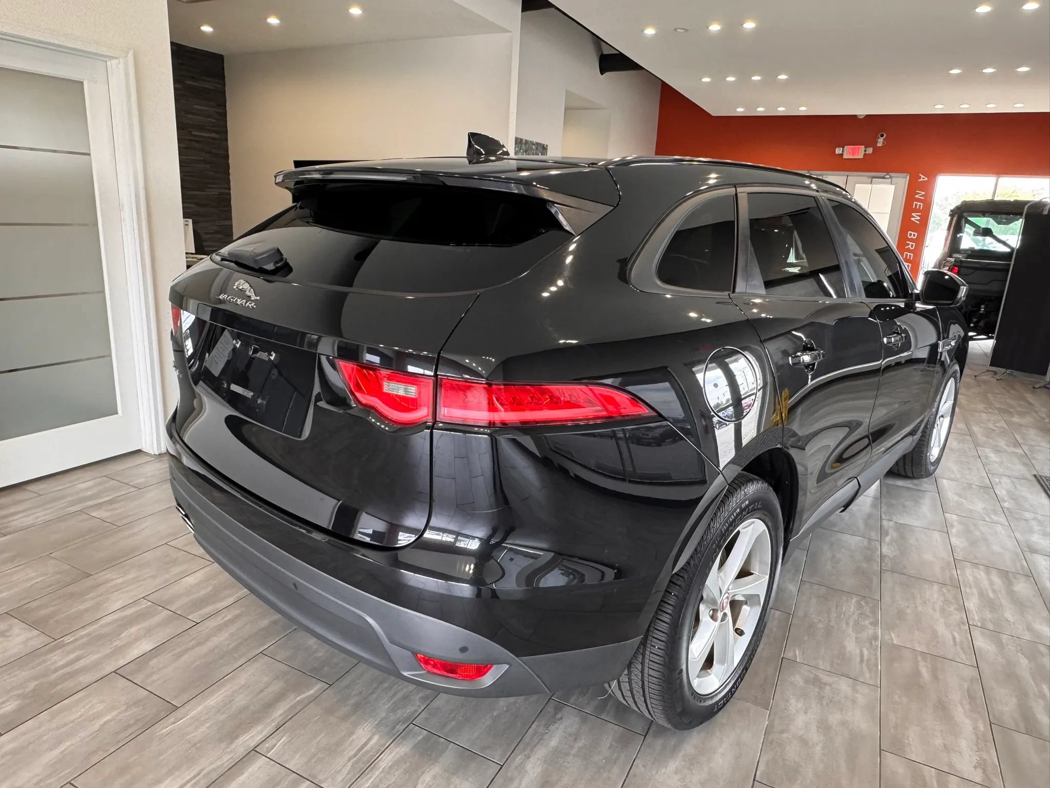 Used 2017 Jaguar F-PACE Premium AWD/4WD image 11