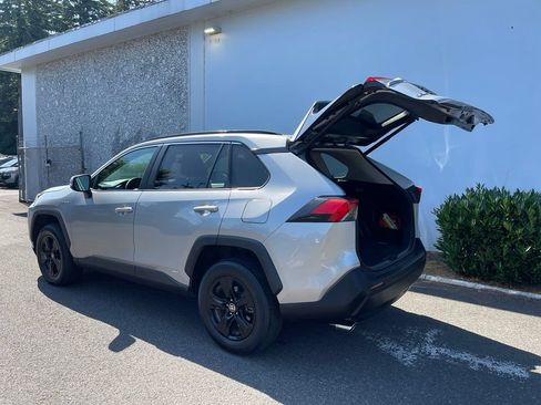 Used 2021 Toyota RAV4 XLE w/ Convenience Package AWD/4WD image 12
