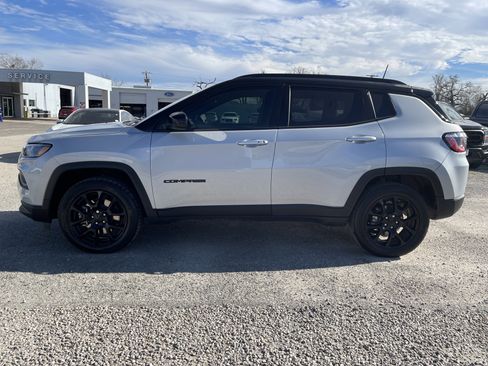 Used 2024 Jeep Compass Latitude w/ Altitude Special Edition image 7
