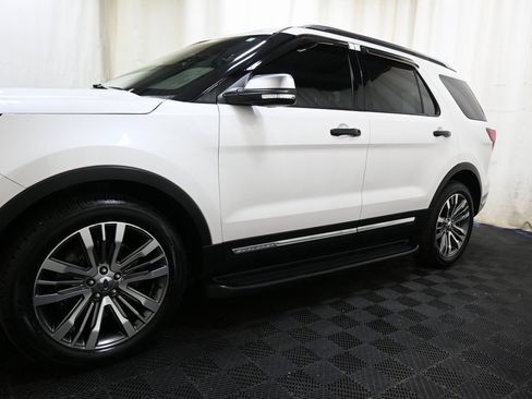 Used 2018 Ford Explorer Platinum image 15