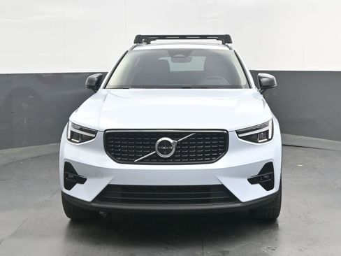 Certified 2025 Volvo XC40 B5 Plus AWD/4WD image 10