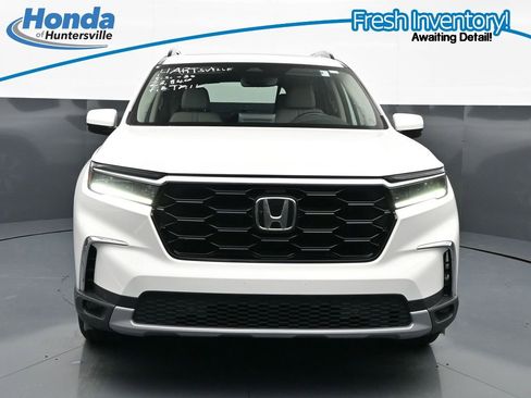 Used 2024 Honda Pilot Touring image 3