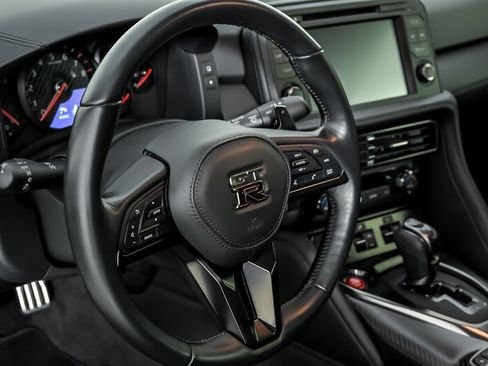 Used 2017 Nissan GT-R Premium AWD/4WD image 25