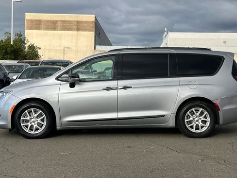 Used 2020 Chrysler Pacifica Limited image 9