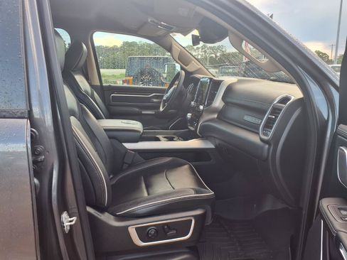 Used 2019 RAM 1500 Laramie AWD/4WD image 17