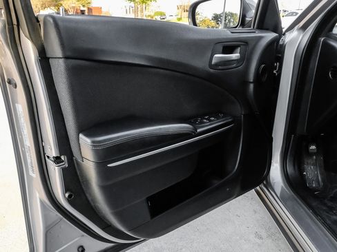 Used 2018 Dodge Charger SXT image 50