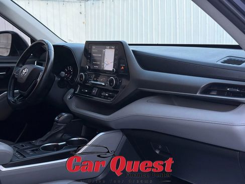 Used 2021 Toyota Highlander XLE image 24